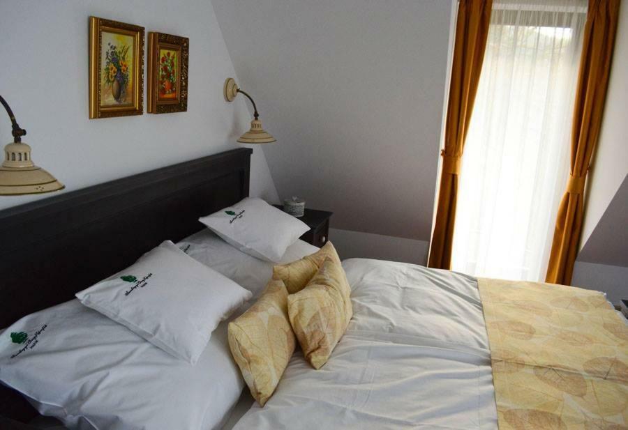 Somhegyi Oereg Harsfak Major Vendeghaz B&B Bakonybél